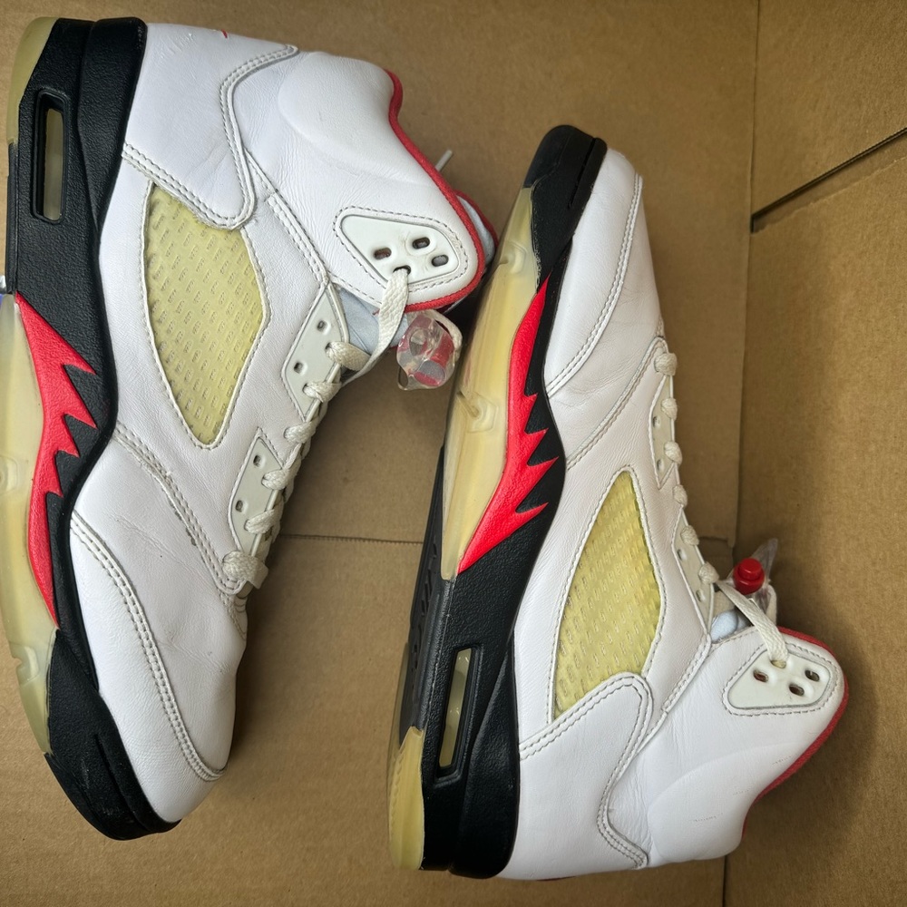 Jordan 5 Fire Red - Picture 5 of 5